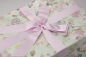 Preview: Das Design der Brautkleidbox Mint Flora ist sehr elegant und romantisch.